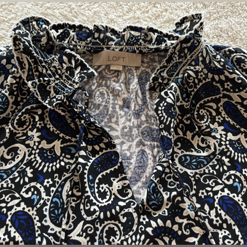 Beautiful LOFT Blouse Lot in Medium - Picture 4 of 4